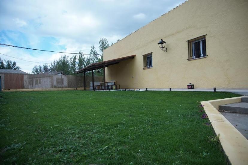 فيلا La Casa Del Rio Granja Llumes المظهر الخارجي الصورة